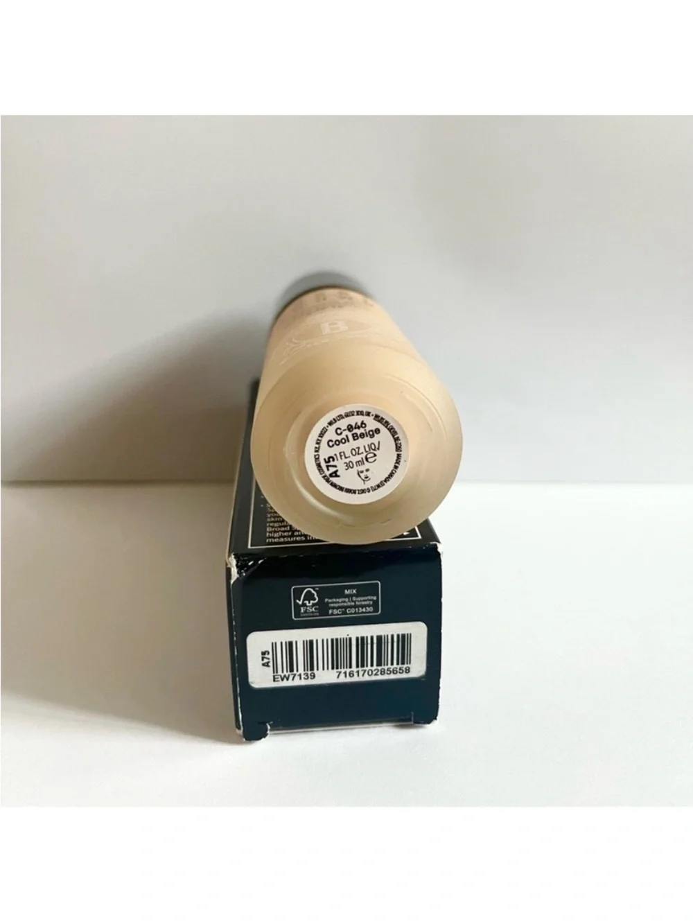 Bobbo Brown Weightless Skin Foundation In #C-046 Cool Beige